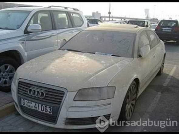 Dubai'de lüks araçlar bir bir terk ediliyor