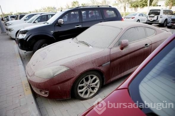 Dubai'de lüks araçlar bir bir terk ediliyor