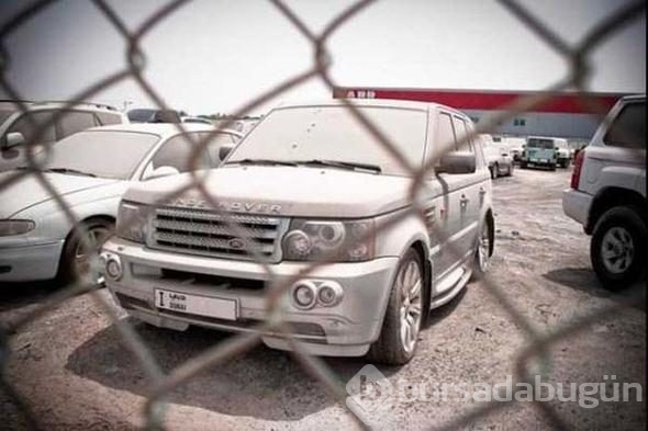 Dubai'de lüks araçlar bir bir terk ediliyor