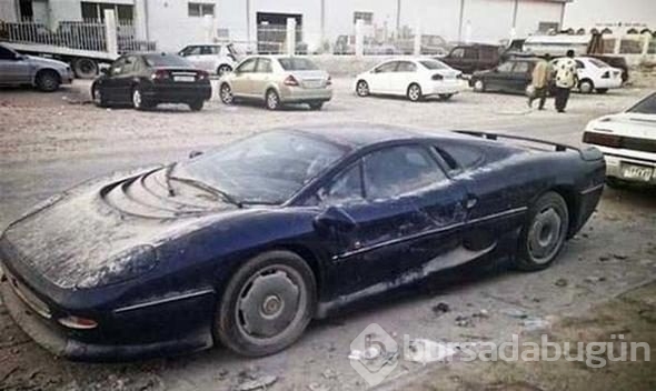 Dubai'de lüks araçlar bir bir terk ediliyor