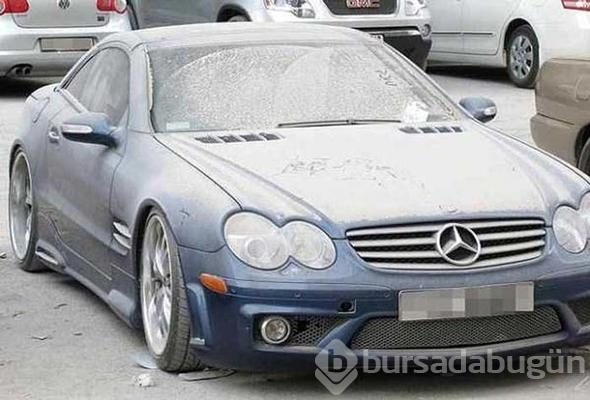 Dubai'de lüks araçlar bir bir terk ediliyor