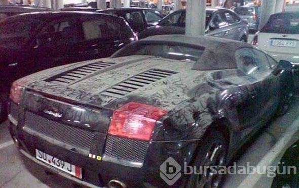Dubai'de lüks araçlar bir bir terk ediliyor