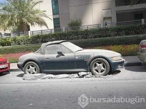 Dubai'de lüks araçlar bir bir terk ediliyor
