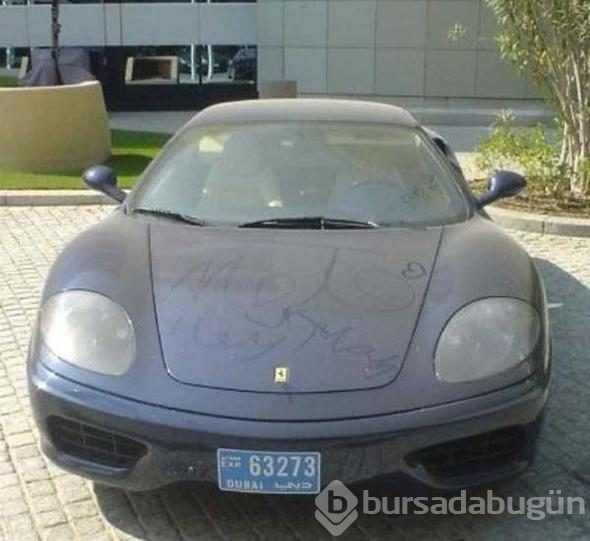 Dubai'de lüks araçlar bir bir terk ediliyor
