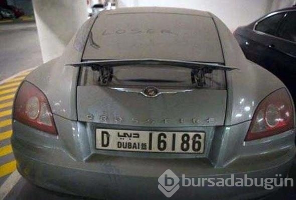 Dubai'de lüks araçlar bir bir terk ediliyor