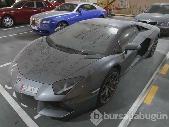 Dubai'de lüks araçlar bir bir terk ediliyor