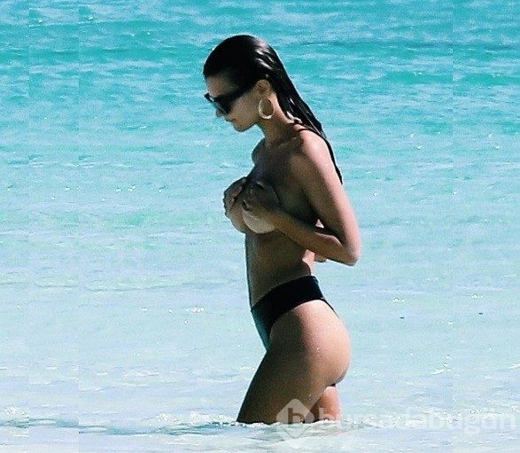 Deniz kızı Emily Ratajkowski