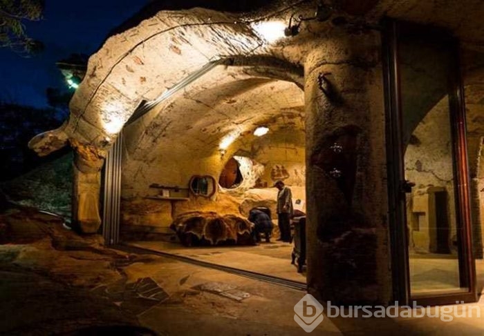 Miras kalan mağarayı şatoya çevirdi