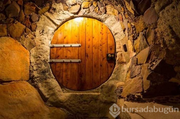 Miras kalan mağarayı şatoya çevirdi
