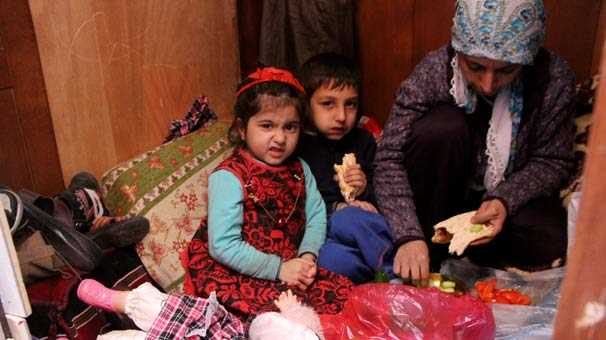 5 kişilik aile gardıropta yaşıyor