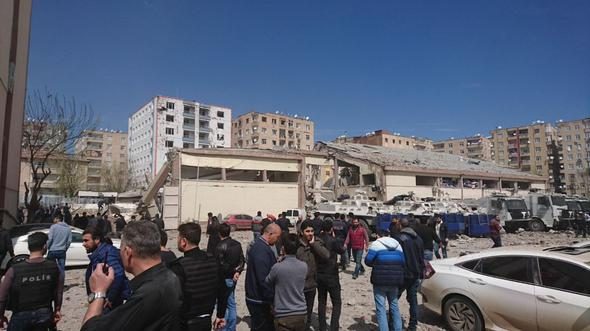 Diyarbakır'da patlama oldu! (11 Nisan 2017)