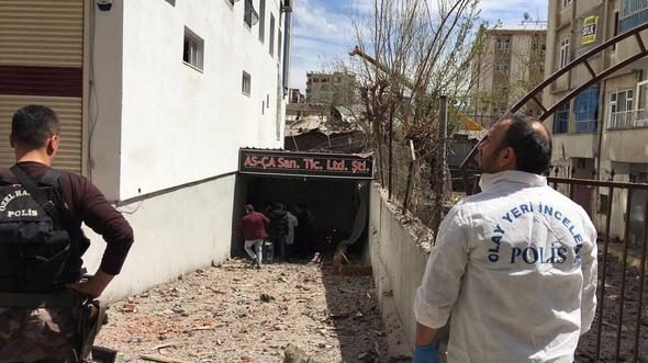 Mete Yarar'dan Diyarbakır'daki saldırıyla ilgili şok fotoğraflar