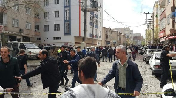 Mete Yarar'dan Diyarbakır'daki saldırıyla ilgili şok fotoğraflar