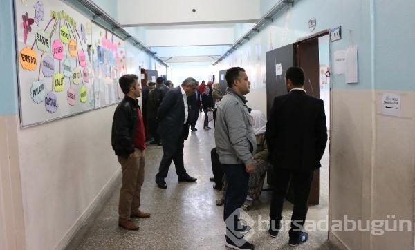 Türkiye yeni Anayasayı oyluyor! Sandık başından kareler
