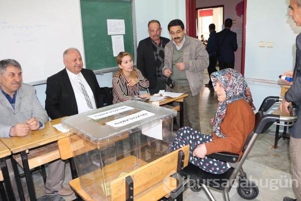 Türkiye yeni Anayasayı oyluyor! Sandık başından kareler
