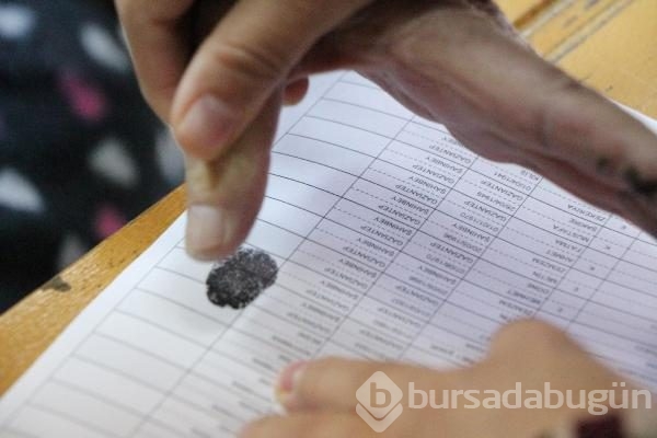 Türkiye yeni Anayasayı oyluyor! Sandık başından kareler
