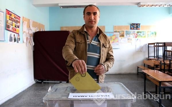 Türkiye yeni Anayasayı oyluyor! Sandık başından kareler
