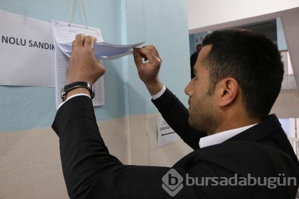 Türkiye yeni Anayasayı oyluyor! Sandık başından kareler
