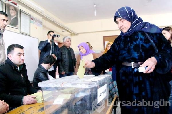 Türkiye yeni Anayasayı oyluyor! Sandık başından kareler
