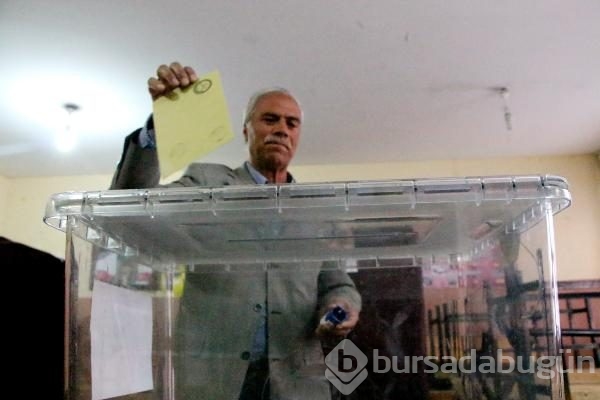 Türkiye yeni Anayasayı oyluyor! Sandık başından kareler
