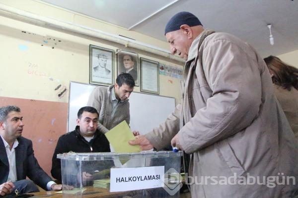 Türkiye yeni Anayasayı oyluyor! Sandık başından kareler
