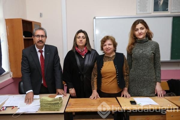 Türkiye yeni Anayasayı oyluyor! Sandık başından kareler

