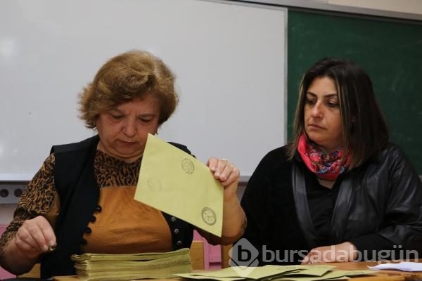 Türkiye yeni Anayasayı oyluyor! Sandık başından kareler
