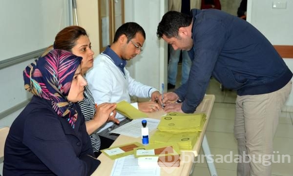 Türkiye yeni Anayasayı oyluyor! Sandık başından kareler
