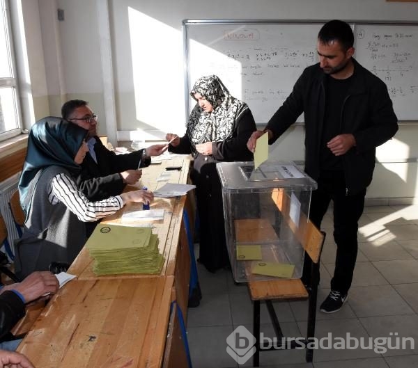 Türkiye yeni Anayasayı oyluyor! Sandık başından kareler
