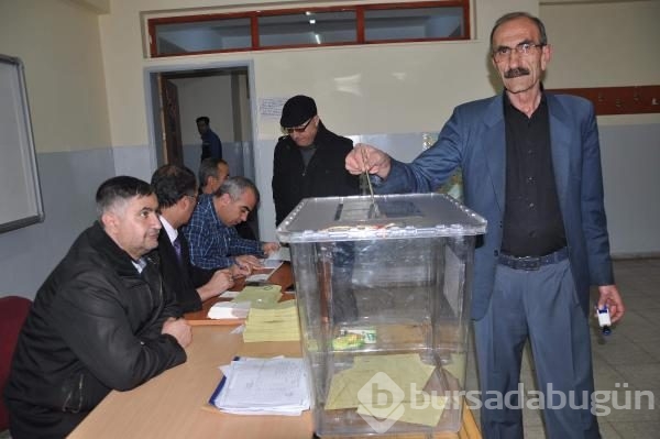 Türkiye yeni Anayasayı oyluyor! Sandık başından kareler
