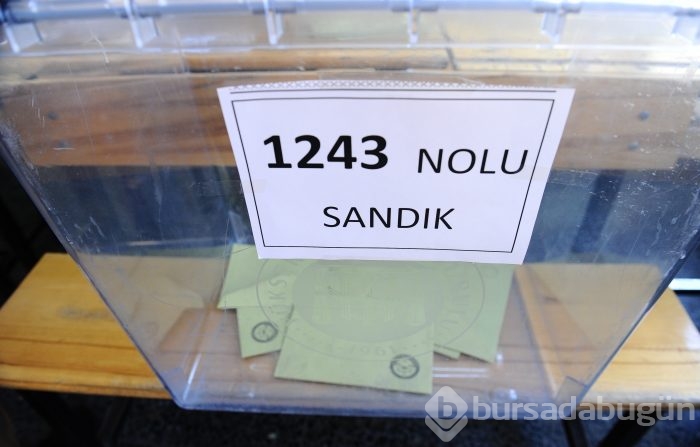 Türkiye yeni Anayasayı oyluyor! Sandık başından kareler
