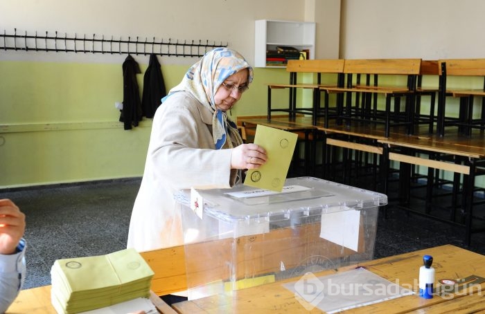 Türkiye yeni Anayasayı oyluyor! Sandık başından kareler
