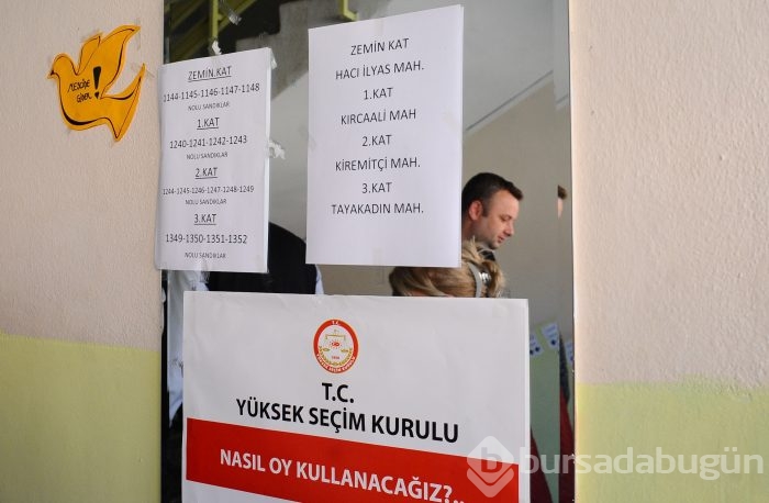 Türkiye yeni Anayasayı oyluyor! Sandık başından kareler
