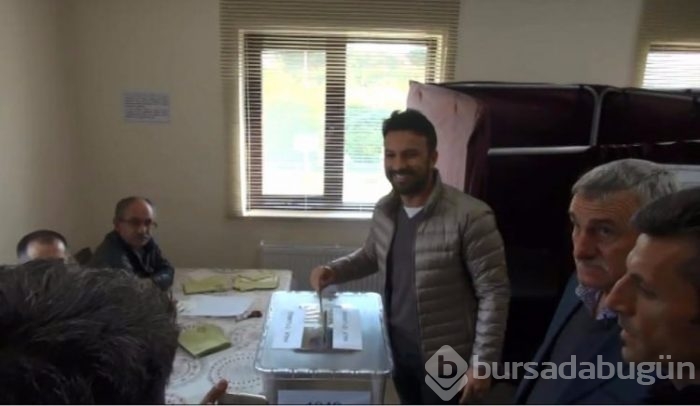 
Ünlüler sandık başında