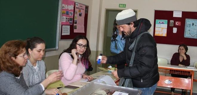 
Ünlüler sandık başında