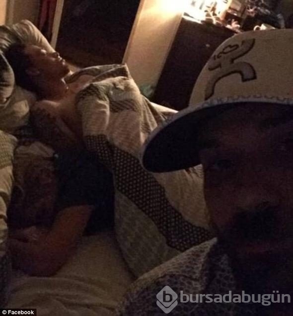 Aldatan sevgilisiyle selfie çektirdi!