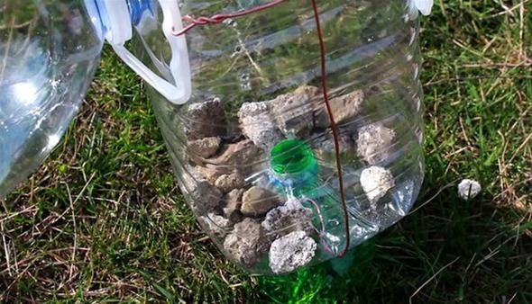 Pet şişeyle balık tutuyorlar