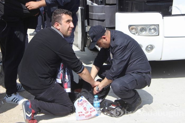 Beşiktaş taraftarı Bursa girişinde aranıyor
