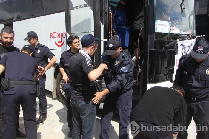 Beşiktaş taraftarı Bursa girişinde aranıyor
