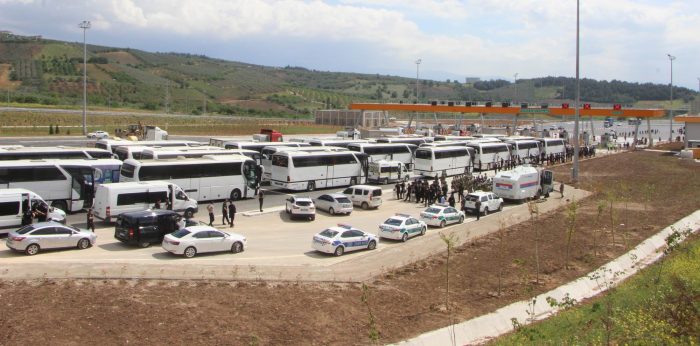 Beşiktaş taraftarı Bursa girişinde aranıyor
