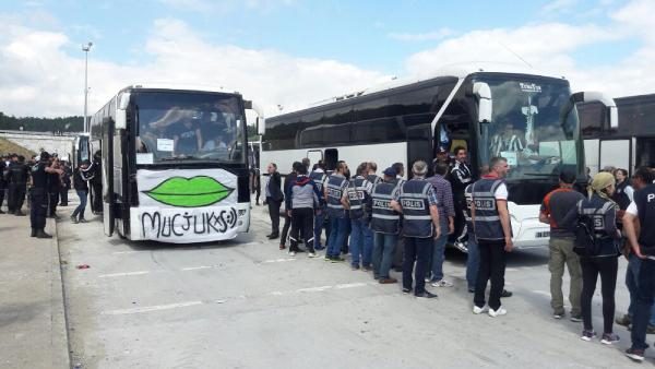 Beşiktaş taraftarı Bursa girişinde aranıyor
