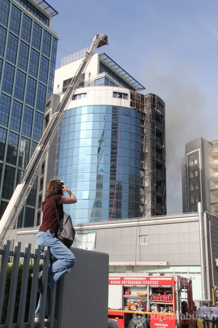 Bursa'da otel inşaatında korkutan yangın
