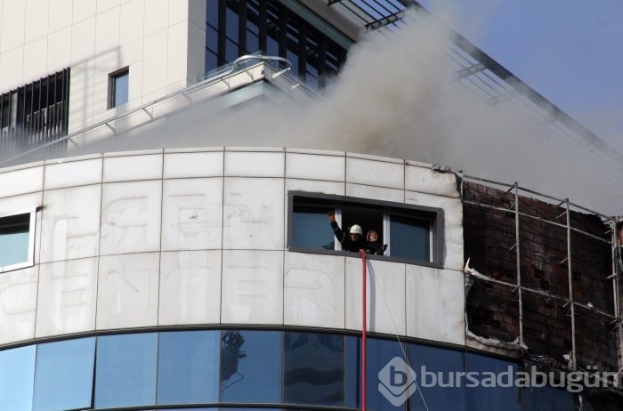 Bursa'da otel inşaatında korkutan yangın
