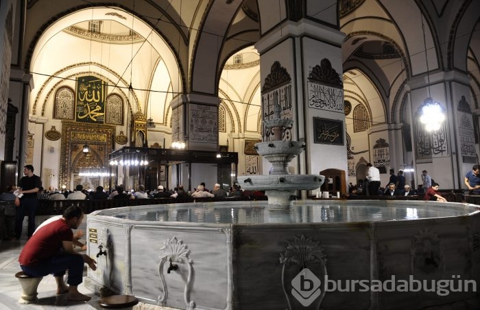 Bursa'da ilk teravih kılındı