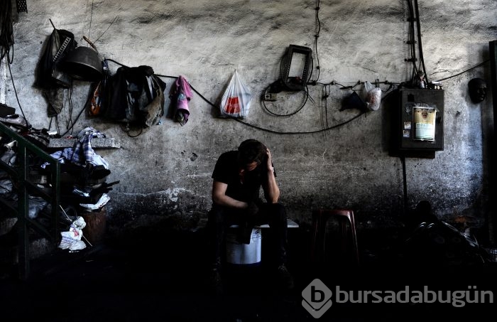 Bursa'da güneşe çıkarak serinliyorlar
