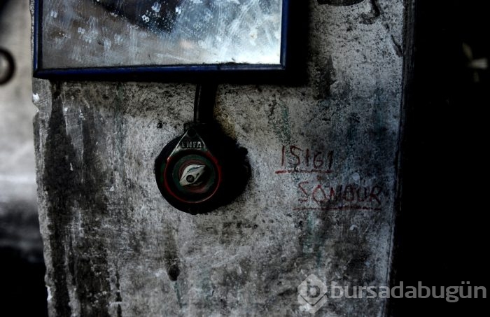 Bursa'da güneşe çıkarak serinliyorlar