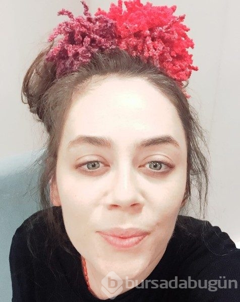 Demet Evgar bir kadınla yakalandı elini asla bırakmadı