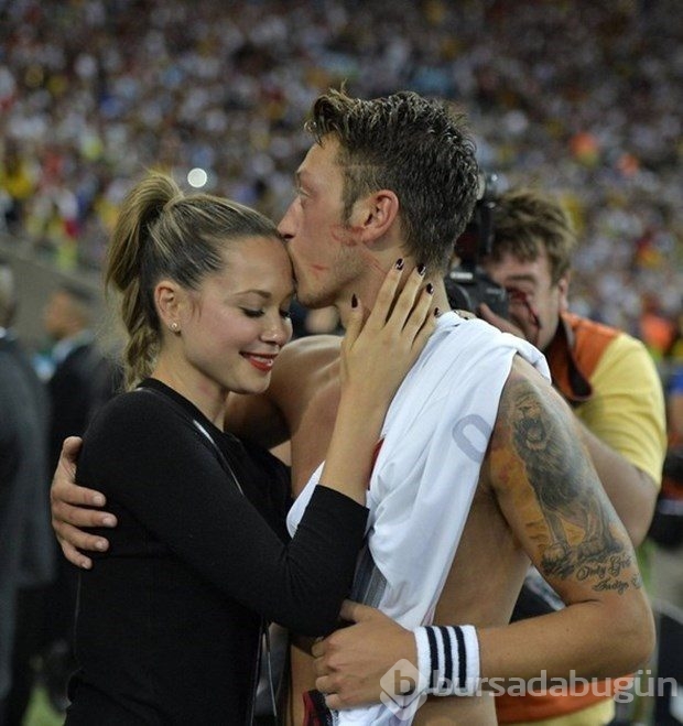 Hack'lenen Mesut Özil: Avukatlarım ilgilenecek