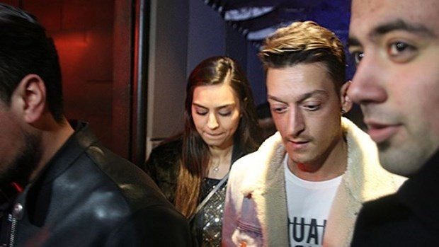 Hack'lenen Mesut Özil: Avukatlarım ilgilenecek