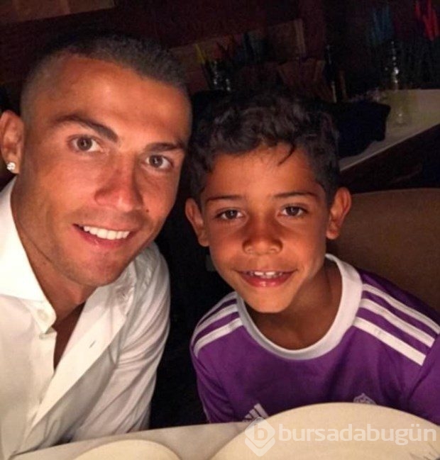 Ronaldo ikiz bebekleriyle tatilde